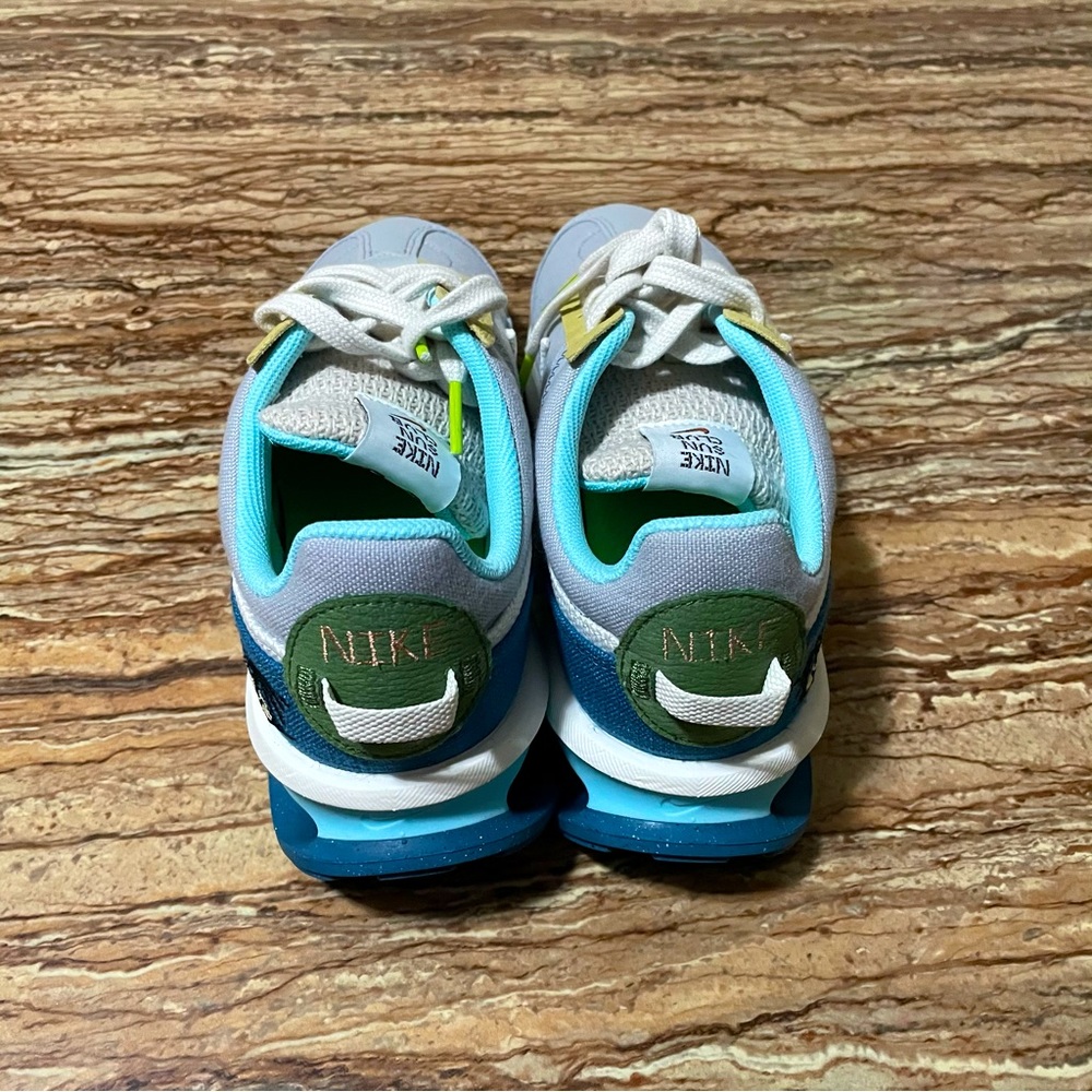 Nike - Picture 7 of 9